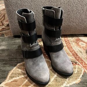 Sorel boots! Hardly worn, great for snow